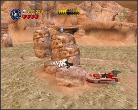 W ostatnim obszarze poziomu zobaczysz Minikit na skale, do której podjechać możesz Sandspeederem - Episode IV - Through the Jundland Wastes | Freeplay Mode - LEGO Star Wars II: The Original Trilogy - poradnik do gry