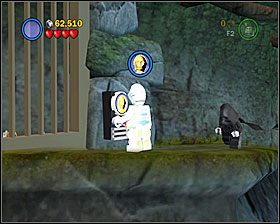 Użyj panelu dla 3PO po lewej stronie wąwozu, a następnie strzel z blastera do klatki, w której znajduje się Minikit - Episode V - Dagobah | Freeplay Mode - LEGO Star Wars II: The Original Trilogy - poradnik do gry