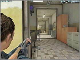 Ustaw się teraz przy jednej z okiennic i spróbuj zlikwidować kolejnego terrorystę (#1) - [Chapter 6] Etap 2/3 cz.1 | El Matador - El Matador - poradnik do gry