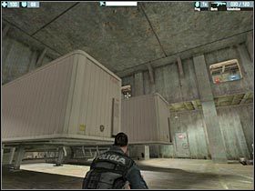 Skieruj się teraz do przejścia, które znajduje się pomiędzy samochodami - [Chapter 6] Etap 3/3 cz.2 | El Matador - El Matador - poradnik do gry