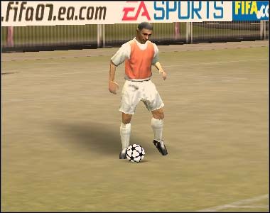 1 - Drybling | Poruszanie się po boisku FIFA 07 - FIFA 07 - poradnik do gry