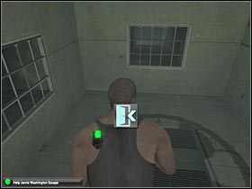 Gdy tylko znajdziesz się w większym pomieszczeniu, schowaj się w cieniu gdzie powinieneś być w miarę bezpieczny (#1) - Kansas - Ellsworth Penitentiary (1) | Misja 2 w Splinter Cell Double Agent - Tom Clancys Splinter Cell: Double Agent - poradnik do gry