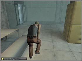 Ustaw się w ukazanym na screenie miejscu (#1) i zaczekaj na kolejnego strażnika (#2) - Kansas - Ellsworth Penitentiary (2) | Misja 2 w Splinter Cell Double Agent - Tom Clancys Splinter Cell: Double Agent - poradnik do gry