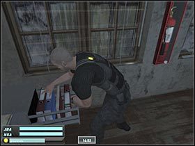 Ponownie będziesz musiał skorzystać z rurki (#1), tak aby ominąć znajdującą się w tym miejscu kamerę - NYC - JBA HQ - Part 2 (3) | Misja 6 w Splinter Cell Double Agent - Tom Clancys Splinter Cell: Double Agent - poradnik do gry