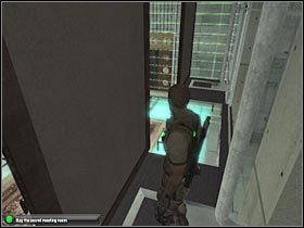 Tym razem będziesz musiał przykleić się do oszklonej ściany i w taki sposób przedostać się do kolejnej stabilnej półki (#1) - Kinshasa (3) | Misja 9.1 w Splinter Cell Double Agent - Tom Clancys Splinter Cell: Double Agent - poradnik do gry