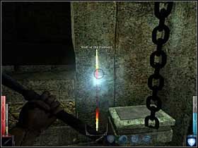 Skrzynia i oparta o ścianę laska to niewątpliwie godny prezent za pokonanie Licha. - The Altar of the Skull (6) | Rozdział 6 | Dark Messiah of Might and Magic - Dark Messiah of Might and Magic - poradnik do gry