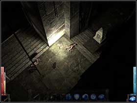 Spoglądam w dół i przed wrotami, którymi wszedłem do Sali widzę czekających w zasadzce na mnie kilku Ghouli i Nekromantę. Pora na Was łobuzy! - Epilog cz.6 | Zakończenie | Dark Messiah of Might and Magic - Dark Messiah of Might and Magic - poradnik do gry