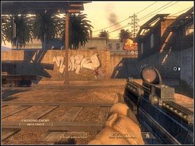 Spróbuj się teraz przesunąć w stronę centralnej części ścieżki (#1) - [Misja 1.2] Mexican Border - Trainyard cz.1 | Tom Clancys Rainbow Six Vegas - Tom Clancys Rainbow Six Vegas - poradnik do gry