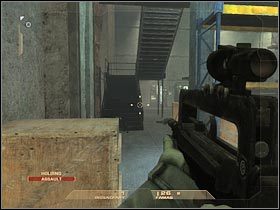 Kiedy tylko znajdziesz się na schodach, obróć się i zacznij przesuwać do tyłu - [Misja 6.5] Nevada Dam - The Doctors cz.3 | Tom Clancys Rainbow Six Vegas - Tom Clancys Rainbow Six Vegas - poradnik do gry