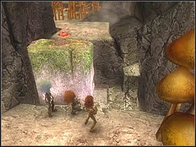 Dotrzesz w ten sposób do miejsca, gdzie znajduje się głaz do przesunięcia - wsuń go w ścianę, odsłaniając Zeleefta (dżdżownicę pełniącą funkcję windy) - [ETAP VIII] Lost in the Seven Lands - I cz.1 | Artur i Minimki - Artur i Minimki - poradnik do gry