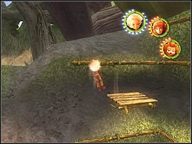 Po złapaniu oddechu już na ostatniej platformie, chwyć się ponownie drążka i przechodząc nim do końca, puść się, by w ten sposób złapać się kolejnego poniżej - [ETAP VII] Devils Falls cz.1 | Artur i Minimki - Artur i Minimki - poradnik do gry