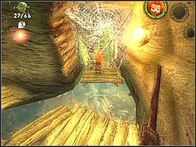 Po raz kolejny będziesz zmuszony pokonać wybrakowaną kładkę, która dodatkowo blisko wyjścia zablokowana została przez pajęczą sieć - zniszcz ją - [ETAP III] Betameche in danger cz.2 | Artur i Minimki - Artur i Minimki - poradnik do gry