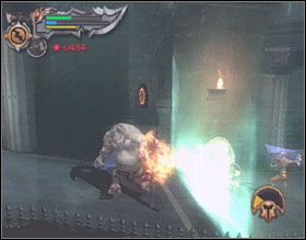 Przejdź do następnego pomieszczenia, chwyć się ściany i po suficie przedostań się na balkon na wyższym poziomie - Temple of the Fates | Solucja God of War II - God of War II - poradnik do gry