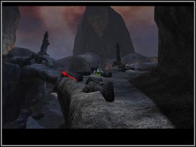 Idź nim cały czas, a gdy zajdzie potrzeba, przejdź mostkiem kamiennym na klif po drugiej stronie - The Keepers Palace (1) | Rozdział III | The Sacred Rings - The Sacred Rings - poradnik do gry