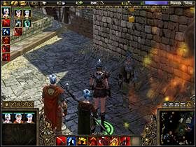 Idź teraz do północnej części miasta (dzielnica krasnoludów) i porozmawiaj ze swoim starym znajomym Skajdirem Krwawym Toporem - SIEDMIOGRÓD cz.2 - SpellForce 2: Władca Smoków - poradnik do gry