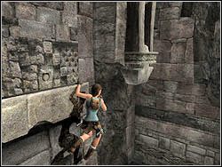 Gdy znajdziesz się na górze, skocz na ścianę na wprost, złap się krawędzi, podskocz wyżej na kolejną, po czym przejdź na prawo za załom muru - 02. Górskie Jaskinie | Peru w Tomb Raider Anniversary - Tomb Raider: Anniversary - poradnik do gry