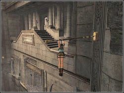 Rzuć i zaczep linkę o obręcz zamocowaną we wsuniętą w ścianę platformę, pociągnij mocno i wysuń platformę - 06. Świątynia św. Franciszka (2) | Grecja w Tomb Raider Anniversary - Tomb Raider: Anniversary - poradnik do gry