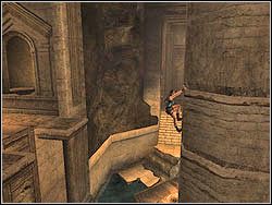 Obróć się twarzą do ściany kolumny i zlokalizuj pęknięcie w murze - 08. Pałac Midasa (3) | Grecja w Tomb Raider Anniversary - Tomb Raider: Anniversary - poradnik do gry