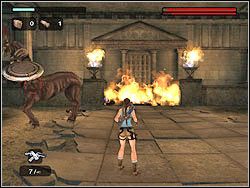 Na zewnątrz budowli dwie rzeźby Centaurów , tkwiące dotychczas nieruchomo przy wejściu, ożyją - 09. Grobowiec Tihocana (2) | Grecja w Tomb Raider Anniversary - Tomb Raider: Anniversary - poradnik do gry