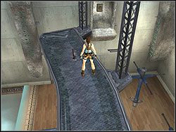 Odnajdź na platformie klucz francuski, zabierz go i zsuń się na ziemię - Posiadłość Croftów (4) | Trening w Tomb Raider Anniversary - Tomb Raider: Anniversary - poradnik do gry