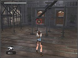 Zlokalizuj teraz inne rusztowanie na środku komnaty, przymocowane jedną stroną do podłogi - Posiadłość Croftów (5) | Trening w Tomb Raider Anniversary - Tomb Raider: Anniversary - poradnik do gry