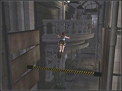 Omiń rusztowanie i idź po ukosie w prawo, wdrap się na ciemnozielone skrzynki - Posiadłość Croftów (5) | Trening w Tomb Raider Anniversary - Tomb Raider: Anniversary - poradnik do gry