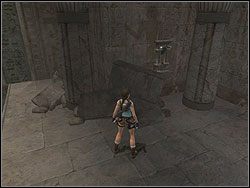 Korytarz zaprowadzi cię do wysokiej komnaty z mechanizmem ze złotym uchem po prawej - Poziom 11. Obelisk Khamoon (1) | Sekrety w Tomb Raider Anniversary - Tomb Raider: Anniversary - poradnik do gry