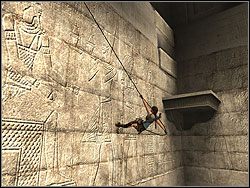Zlokalizuj obręcz w ścianie po lewej i wybij się w jej stronę, zaczepiając o nią linką - Poziom 11. Obelisk Khamoon (2) | Sekrety w Tomb Raider Anniversary - Tomb Raider: Anniversary - poradnik do gry