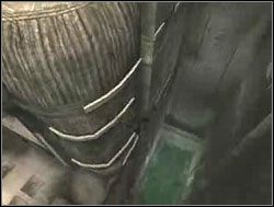 Nie rozwiązuj na razie zagadki ze strzelaniem do skarabeuszy, tylko wróć na drabinę po prawej, wdrap się na sam jej szczyt i przeskocz na występ po prawej - Poziom 12. Sanktuarium Dziecięcia | Sekrety w Tomb Raider Anniversary - Tomb Raider: Anniversary - poradnik do gry