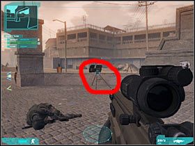 Przeciwnicy będą nadbiegali z obu uliczek (#1), tak więc będziesz musiał często zmieniać swoją pozycję żeby w maksymalnym stopniu wspomóc swoich kolegów z drużyny - Misja pierwsza - Attack on multiple axes (2) | Akt trzeci - Tom Clancys Ghost Recon: Advanced Warfighter 2 - poradnik do gry