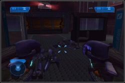 Gdy przejdziesz przez następne drzwi, zobaczysz przez okno po lewej marines walczących z grupą obcych - 1. Cairo Station - Halo 2 - PC - poradnik do gry