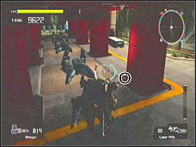 Niedaleko kilku zaparkowanych GAB-ów w ostatnim pomieszczeniu przed walką z Bandero - Misja 10 - Tarcze | Tarcze w Lost Planet Extreme Condition - Lost Planet: Extreme Condition - PC - poradnik do gry