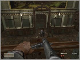 Skręcamy w lewo, na schodach zabijamy przeciwnika i kierujemy się w stronę holu - Misja 4 - Wyłamania i włamania - cz. 2 | Mortyr III Akcje Dywersyjne - Mortyr III: Akcje Dywersyjne - poradnik do gry