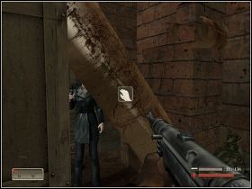 Zniecierpliwiona Maria wbiegnie do budynku i cudem uniknie śmierci - Misja 5 - Ewakuacja - cz. 2 | Mortyr III Akcje Dywersyjne - Mortyr III: Akcje Dywersyjne - poradnik do gry