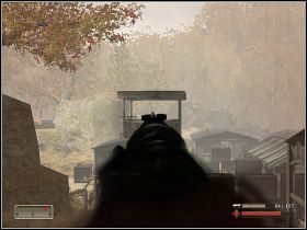 Aby dostać się na obszar bazy, należy przejść przez dziurę w ogrodzeniu (nietrudno ją zauważyć) - Misja 6 - Mayday, Mayday - cz. 2 | Mortyr III Akcje Dywersyjne - Mortyr III: Akcje Dywersyjne - poradnik do gry