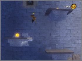 Kiedy ci uciekanie skieruj się w lewy górny róg, gdzie oprócz złota i wiedźmy znajdziesz także złotą statuetkę [1] - [Solucja] Etap 6 - Teren Akademii | Shrek Trzeci - Shrek Trzeci - poradnik do gry