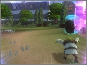 Przejdź do następnego pomieszczenia i po uporaniu się z zawodnikami wyjdź na zewnątrz przez drzwi [1] - [Solucja] Etap 6 - Teren Akademii | Shrek Trzeci - Shrek Trzeci - poradnik do gry