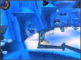 Po przejściu przez drugi most udaj się w prawy dolny narożnik [1] i przeskocz na skałę z prawej, gdzie znajdziesz kubek - [Solucja] Etap 9 - Wysoki wysoki szczyt | Shrek Trzeci - Shrek Trzeci - poradnik do gry