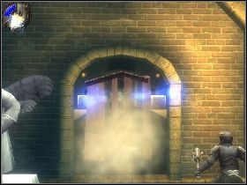 Potem przebrnij na drugi brzeg, wskocz do dziury w ziemi i w czasie lotu zabierz koronę [1] - [Solucja] Etap 12 - Cele więzienne | Shrek Trzeci - Shrek Trzeci - poradnik do gry