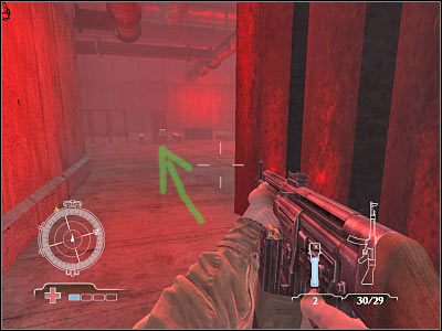 Jeden z przeciwników może się także chować po prawej stronie (screen) - Escape Flak Tower (cz.2) | Operation Der Flakturm w Medal of Honor Airborne - Medal of Honor: Airborne - poradnik do gry