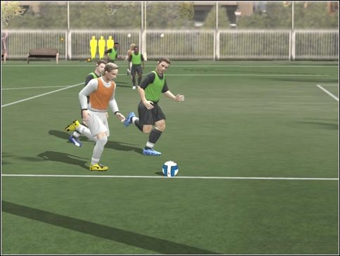 Standardowe holowanie piłki polega na wykorzystaniu techniki i szybkości piłkarza - Drybling | Sterowanie | FIFA 08 - FIFA 08 - poradnik do gry