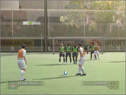 Do wykonania rzutu wolnego można wezwać drugiego zawodnika - Stałe fragmenty | Sterowanie | FIFA 08 - FIFA 08 - poradnik do gry