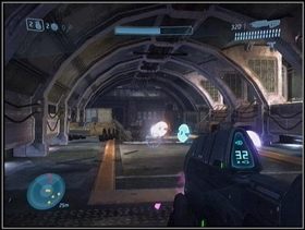 Gdy wyjdziesz na zewnątrz, nim zabierzesz się za wrogów, powinieneś zdobyć kolejną czaszkę - The Storm | Opis przejścia | Halo 3 - Halo 3 - poradnik do gry