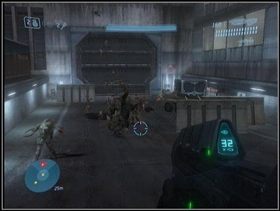 Zaraz po wejściu do budynku zastaniesz prawdziwą apokalipsę - Floodgate (1) | Opis przejścia | Halo 3 - Halo 3 - poradnik do gry