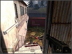 Skieruj się do przejścia po prawej - [Solucja] Poza zasięgiem cz.1 | Half-Life 2 Episode Two - Half-Life 2: Episode Two - poradnik do gry