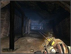 Podczas wspinaczki zauważysz, że wózek jest zablokowany przez deski - Poradnik do gry - [Solucja] Początek cz.1 | Half-Life 2 Episode Two - Half-Life 2: Episode Two - poradnik do gry