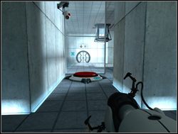 Po wyjściu zobaczysz przed sobą czerwony przycisk - Pomieszczenie testowe nr 04 | Portal - Portal - poradnik do gry