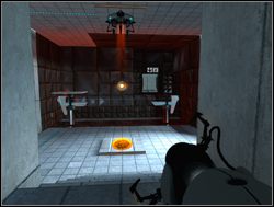 Gdy zbliżysz się do pomieszczenia przed tobą, uruchomi się mechanizm, dzięki któremu energetyczna kula zacznie przelatywać z jednego końca pomieszczenia na drugi odbijając się od ściany - Pomieszczenie testowe nr 07 | Portal - Portal - poradnik do gry