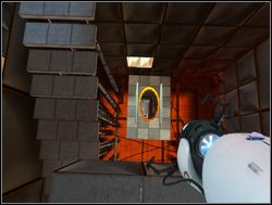 Tym razem trzeba będzie skoczyć naprawdę z wysoka, bo potrzebujesz większego rozpędu do przeskoczenia na ostatni poziom - Pomieszczenie testowe nr 10 | Portal - Portal - poradnik do gry