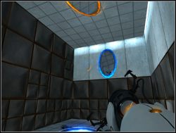 Kula wleci przez portal w ścianie i wyleci przez portal w suficie uruchamiając platformę, która zabierze cię wyżej - Pomieszczenie testowe nr 15 | Portal - Portal - poradnik do gry